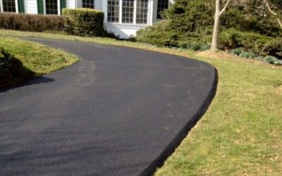 The Benefits of Sealcoating Your Asphalt Driveway