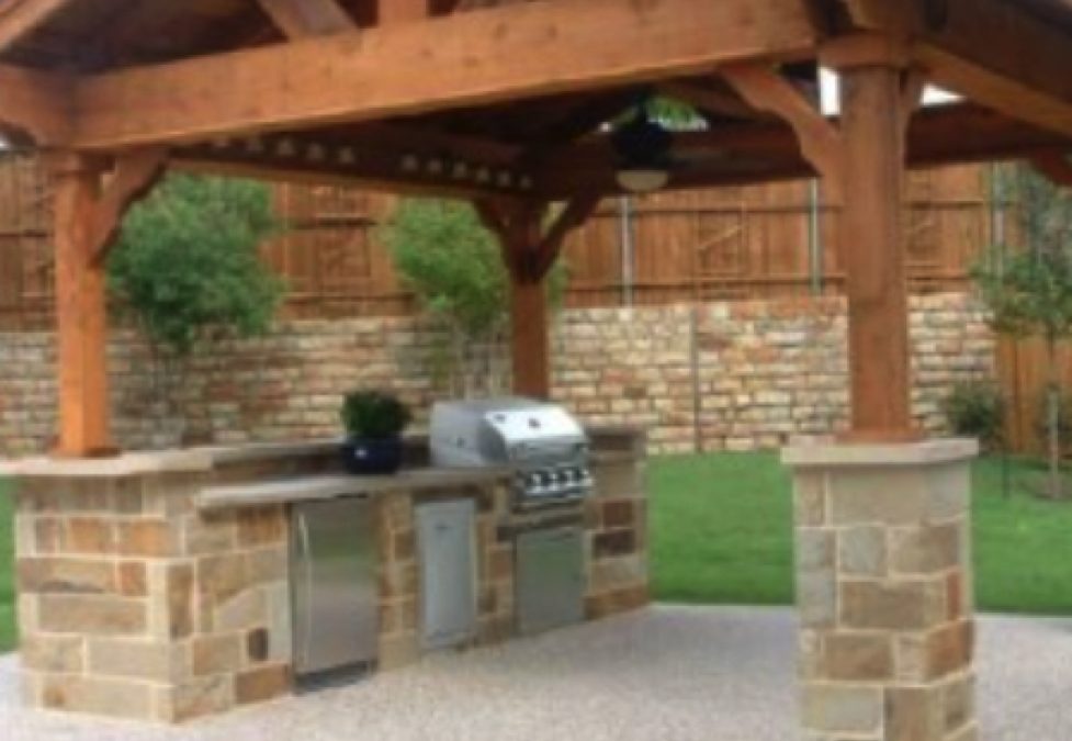 Reasons You Should Install an Outdoor Kitchen